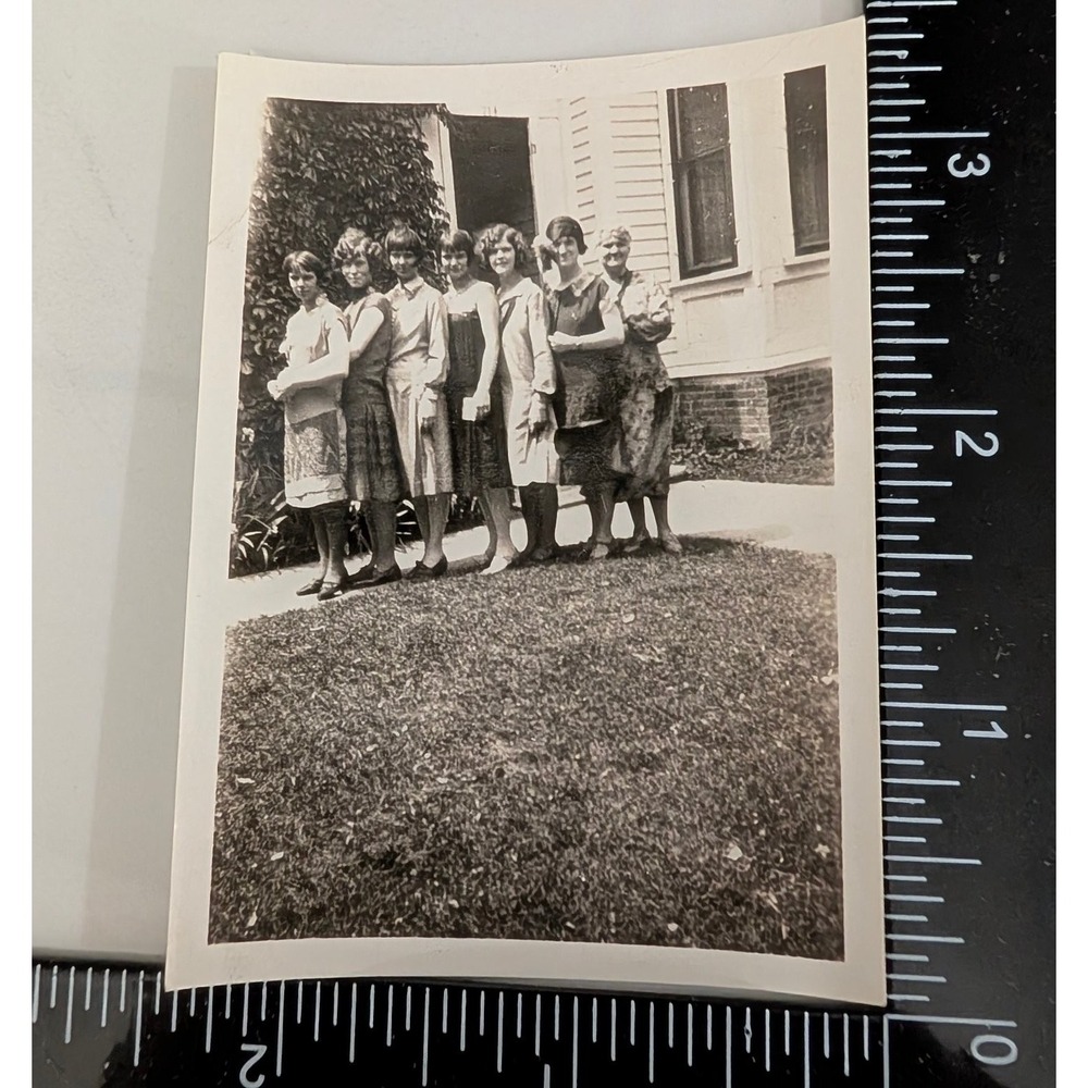 Midwestern Young Women 1920s Snapshot Photograph Flapper Fashion Americana